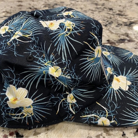 RARE Patagonia Black/Blue Floral Cap Funfarer SnapBack Adjustable Waves - Picture 3 of 7